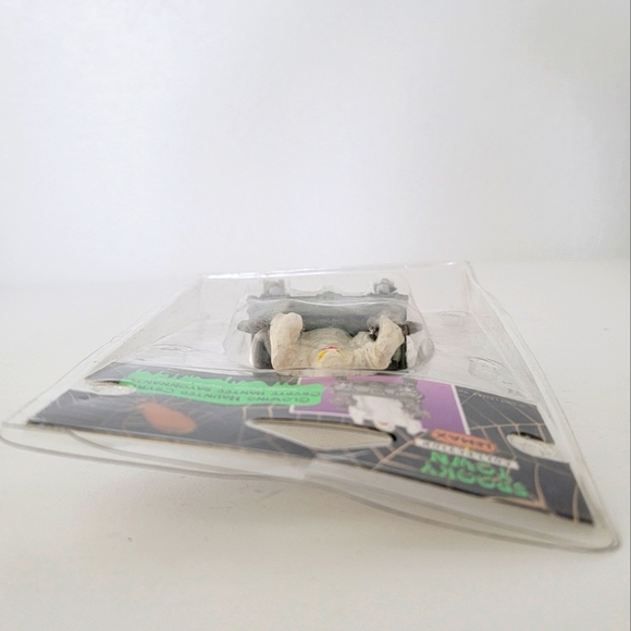 New Retired  2007 LEMAX Halloween Spooky Town "Haunted Crypt" - Picture 5 of 5